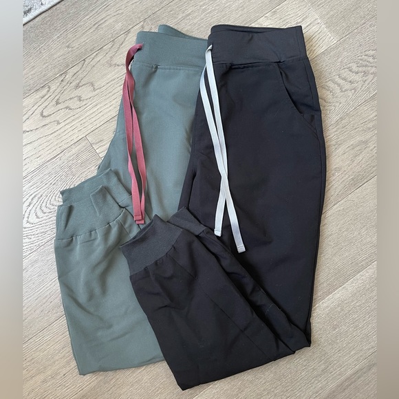 FIGS scrub pants (joggers) - Picture 1 of 4